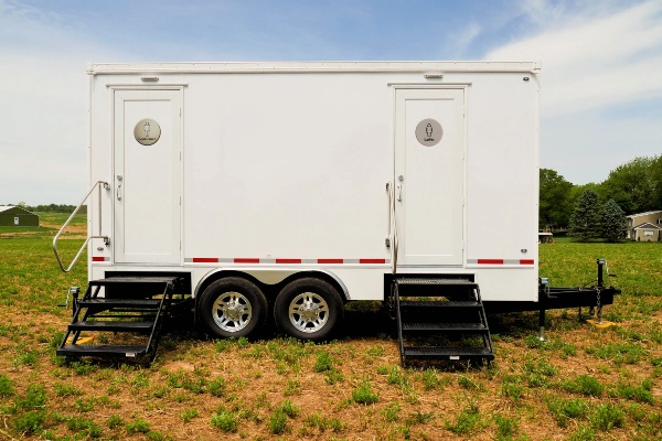 Exterior of 5 Restroom Trailer in NY & NJ