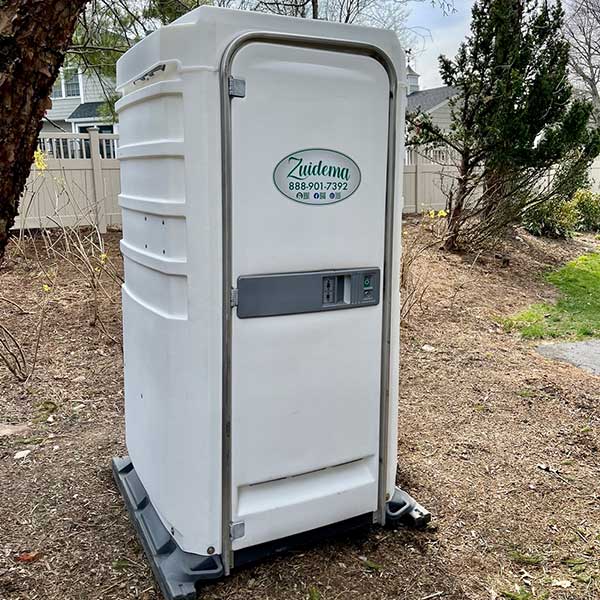Deluxe portable toilet with sinks for rent in New York & New Jersey